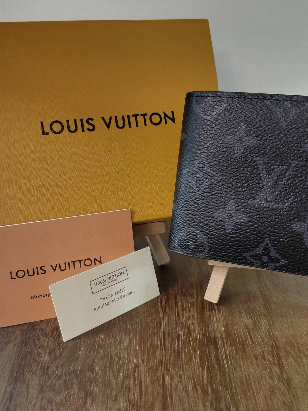 Louis Vuitton Mens Black Monogram Wallet-Credit Card Bifold